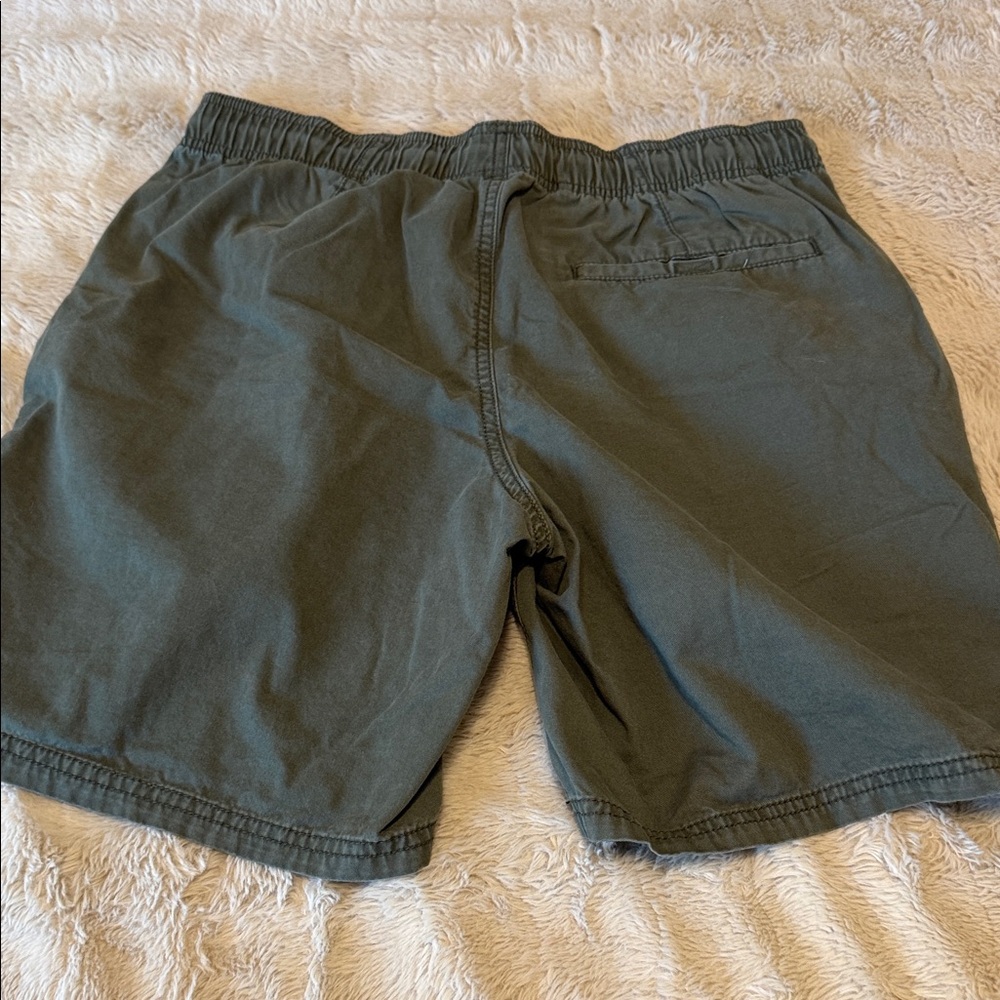 Amazon Essentials Men's Athletic Green Shorts with Drawstring - Picture 4 of 4